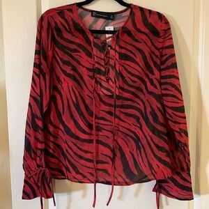 (76) NY&CO ZEBRA PRINT BLOUSE
